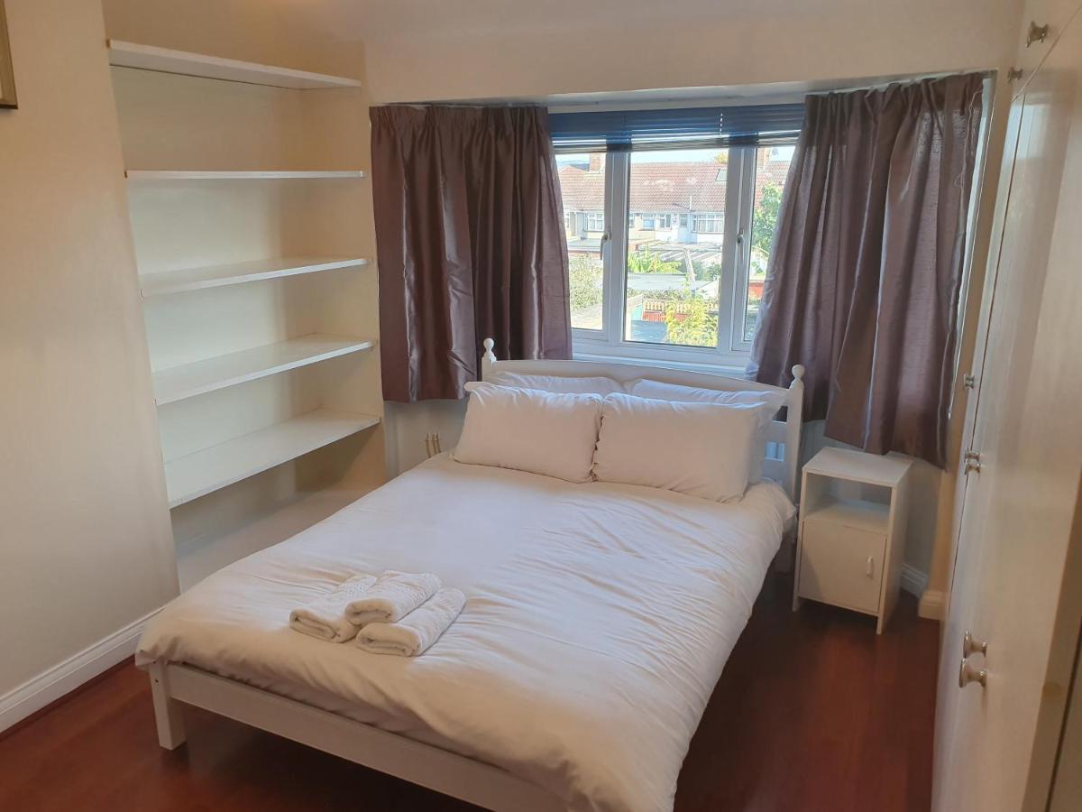 Vakantiehuis Elegant House 10 Minutes Walk To Wembley Stadium *